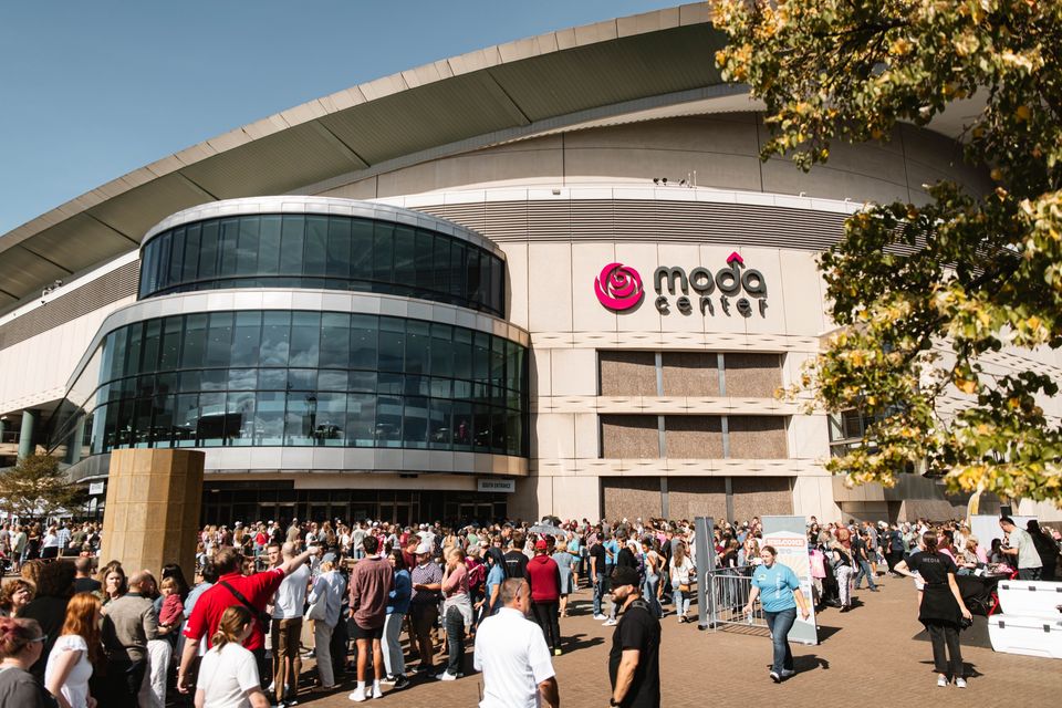 The crowd outside the Moda Center before doors